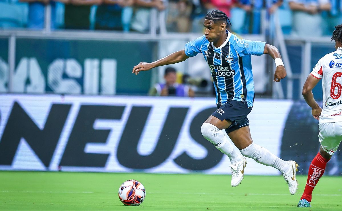 Tetê revela como foi estrear na Arena durante goleada do Grêmio: “Feliz pelo resultado”