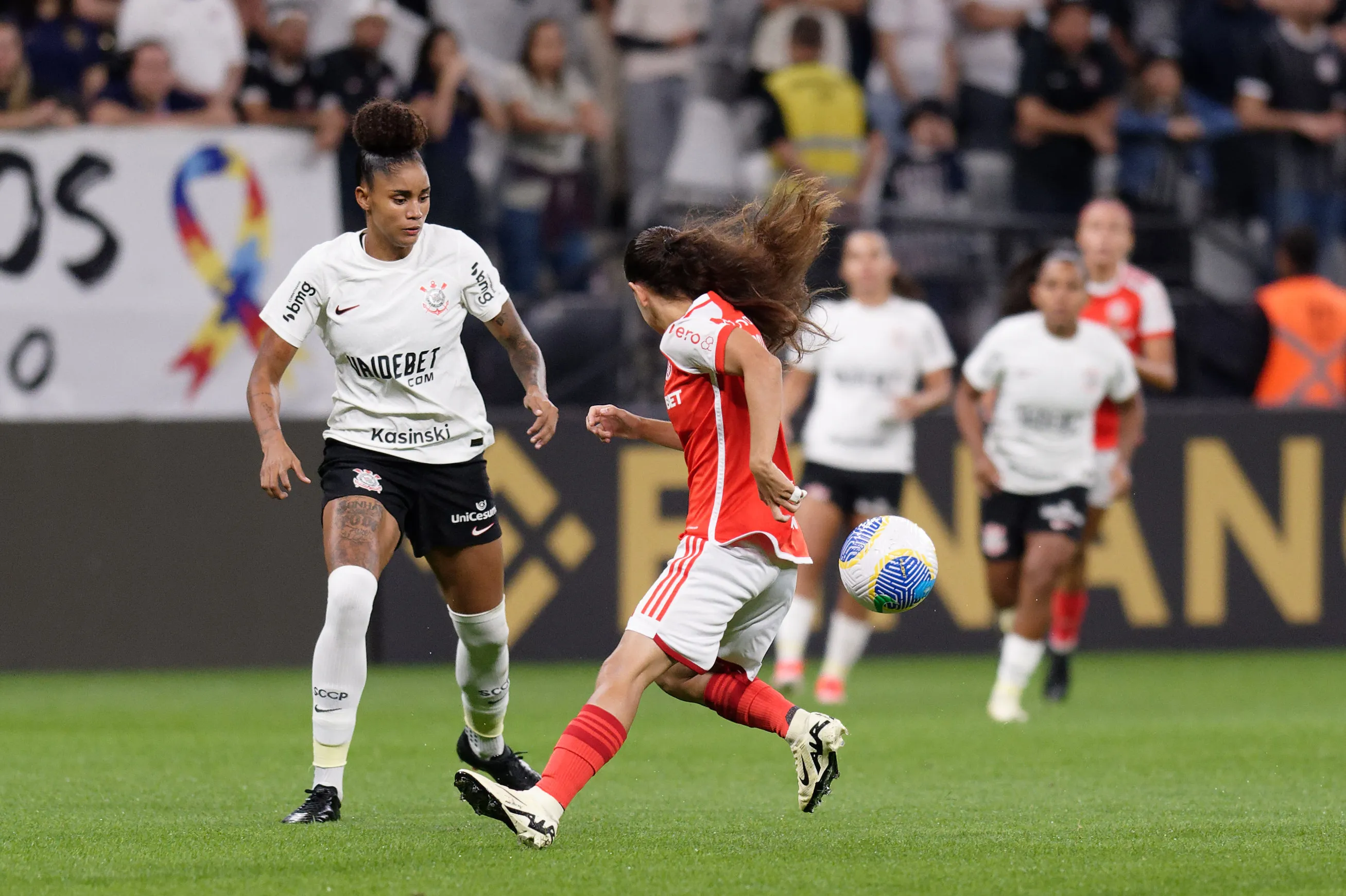 Belén Aquino atuando pelo Internacional. Foto: Anderson Romão/AGIF