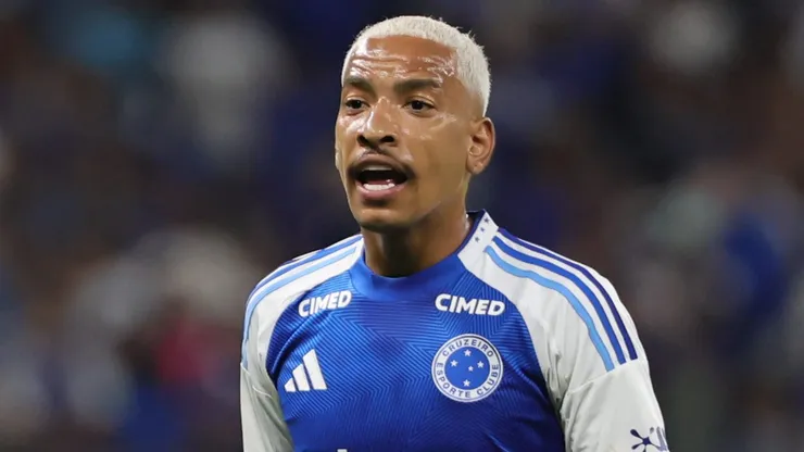 Matheus Pereira permanece na Raposa