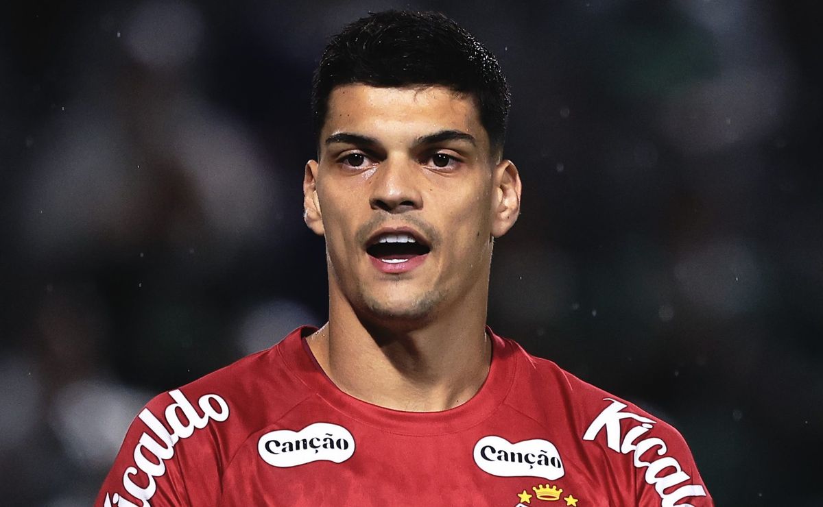 Após pênalti defendido por Gabriel Brazão, Santos sofre empate do Guarani no último minuto