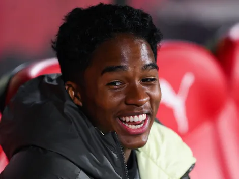 Endrick recebe prêmio de melhor jogador em vitória do Lyon