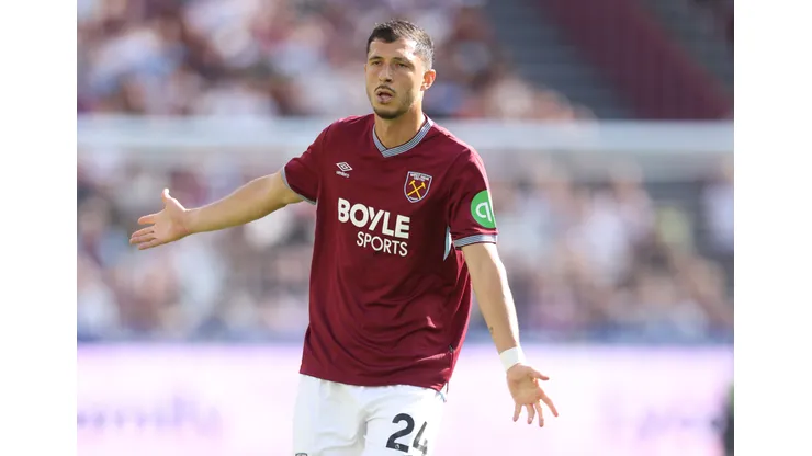 Guido Rodríguez, volante do West Ham em partida pelo campeonato inglês (Foto: Richard Pelham/Getty Images)