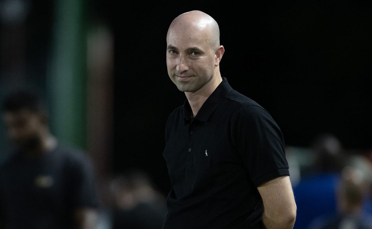 Botafogo sofre virada do Sampaio Corrêa, estratégia de Rodrigo Bellão não sustenta e time perde com um a menos