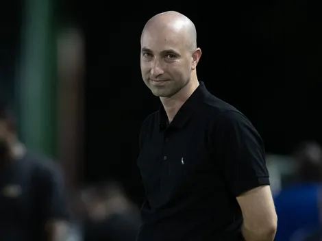 Botafogo sofre virada e perde com um a menos