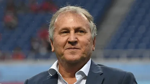 Zico, ídolo do Flamengo recebendo prêmio (Foto: Masashi Hara/Getty Images)
