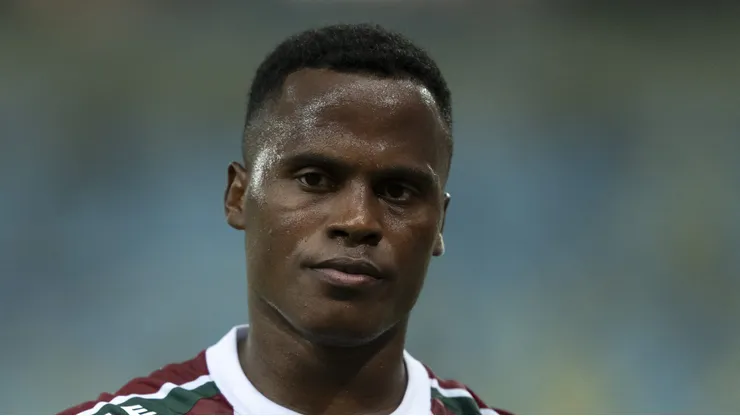 — Arias jogando com a camisa do Fluminense