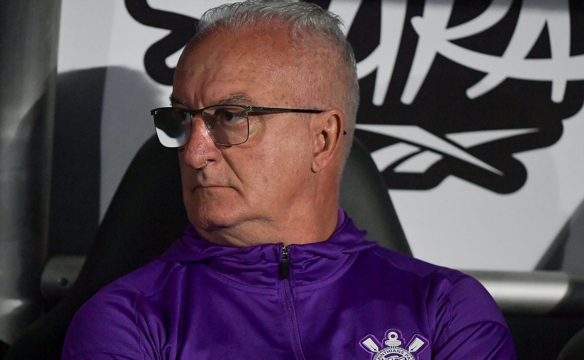 Dorival Júnior nega troca de Carrillo ou Martínez por Alisson no Corinthians: “Mentira muito grande”
