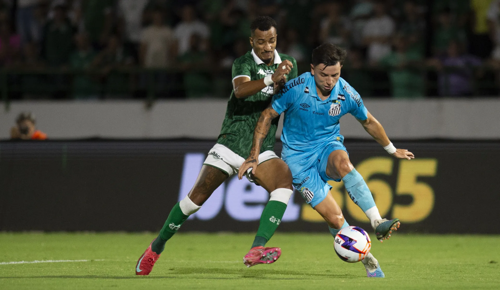 Álvaro Barreal durante o confronto entre Guarani x Santos – Foto: Anderson Romão/AGIF