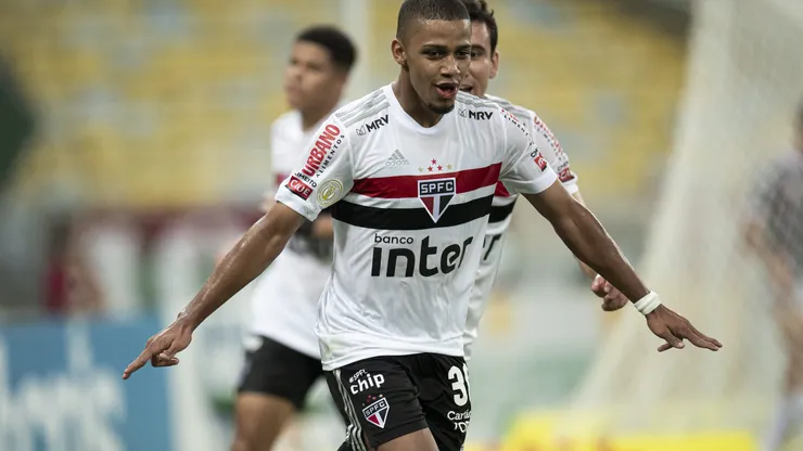 RJ - Rio de Janeiro - 26/12/2020 - BRASILEIRO A 2020, FLUMINENSE X SAO PAULO - Brenner jogador do Sao Paulo comemora seu gol durante partida contra o Fluminense no estadio Maracana pelo campeonato Brasileiro A 2020. Foto: Jorge Rodrigues/AGIF