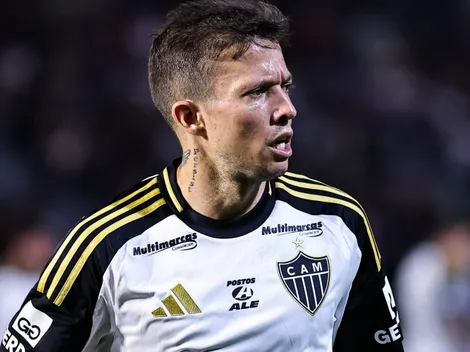 Bernard se irrita e discute com torcedor do Atlético-MG