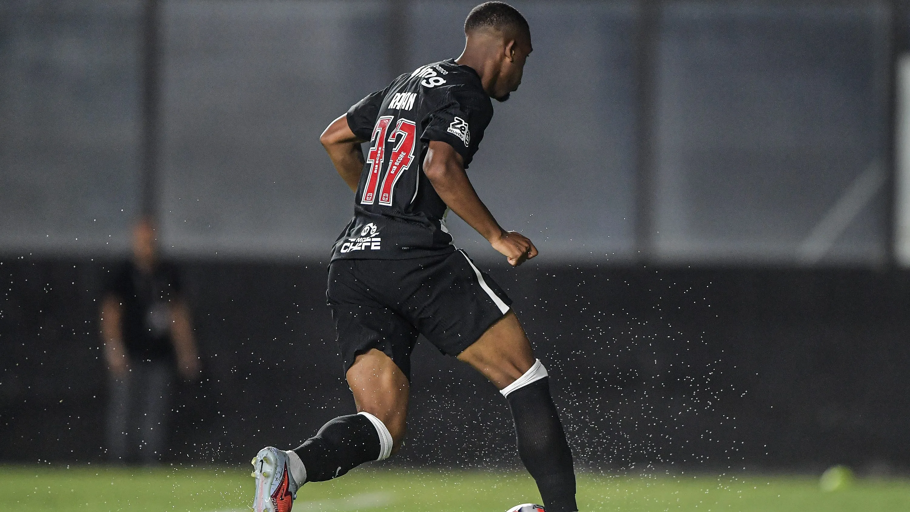 RJ – RIO DE JANEIRO – 15/01/2026 – CARIOCA 2026, VASCO X MARICA – Rayan jogador do Vasco durante partida contra o Marica no estadio Sao Januario pelo campeonato Carioca 2026. Foto: Thiago Ribeiro/AGIF