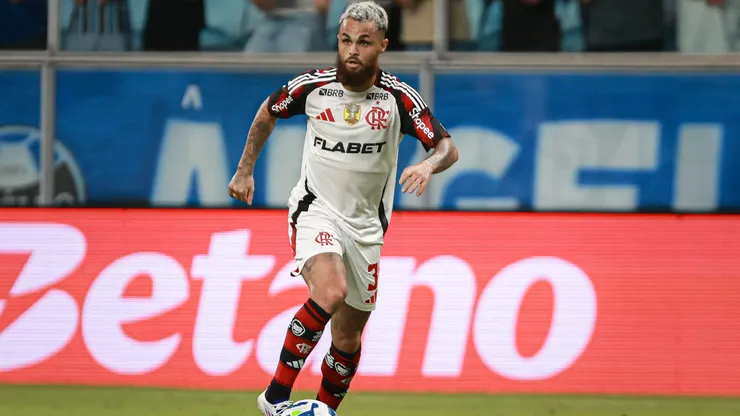 RS - PORTO ALEGRE - 13/04/2025 - BRASILEIRO A 2025, GREMIO X FLAMENGO - Michael jogador do Flamengo durante partida contra o Gremio no estadio Arena do Gremio pelo campeonato Brasileiro A 2025. Foto: Maxi Franzoi/AGIF