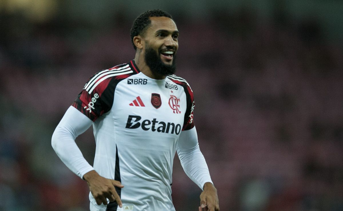 Flamengo admite aposta errada, aprende com Juninho e dispara gasto de quase R$ 400 milhões no mercado