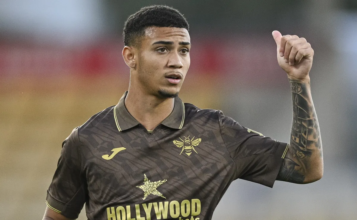 Corinthians busca aprovar transferência de Gustavo Nunes, do Brentford, em negociação tensa nos bastidores