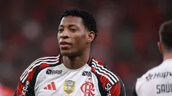 - Gonzalo Plata com a camisa branca do Flamengo