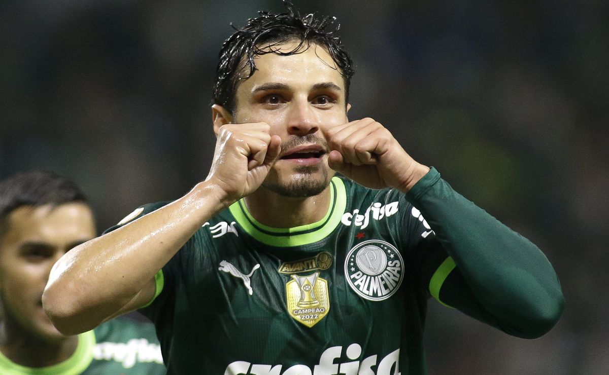 Raphael Veiga, alvo do Grêmio no mercado da bola, descarta jogar por outro clube do Brasil