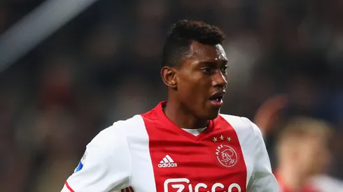 Mateo Cassierra em campo pelo Ajax.
