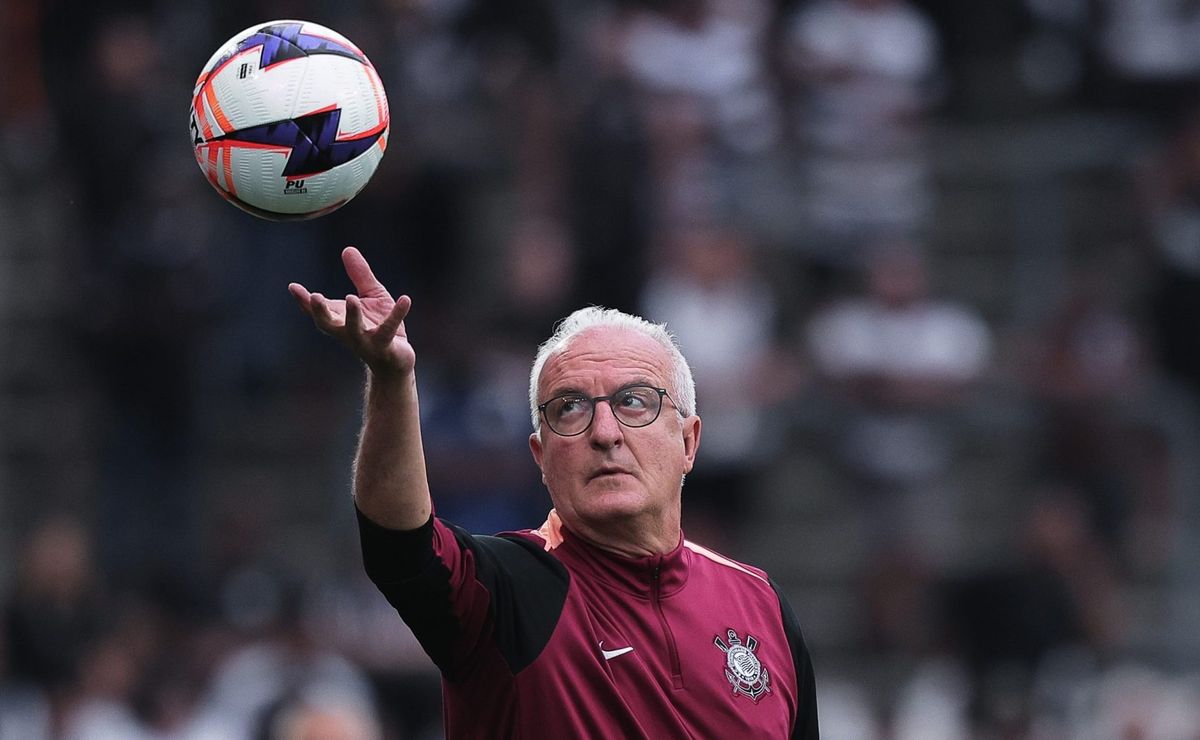 Dorival Júnior perde a paciência com a arbitragem após Santos x Corinthians: “Interferência direta”
