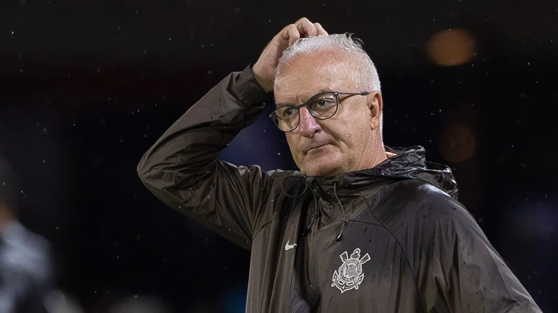 Dorival Júnior está preocupado com as lacunas do elenco do Coringão –  Foto: Joisel Amaral/AGIF