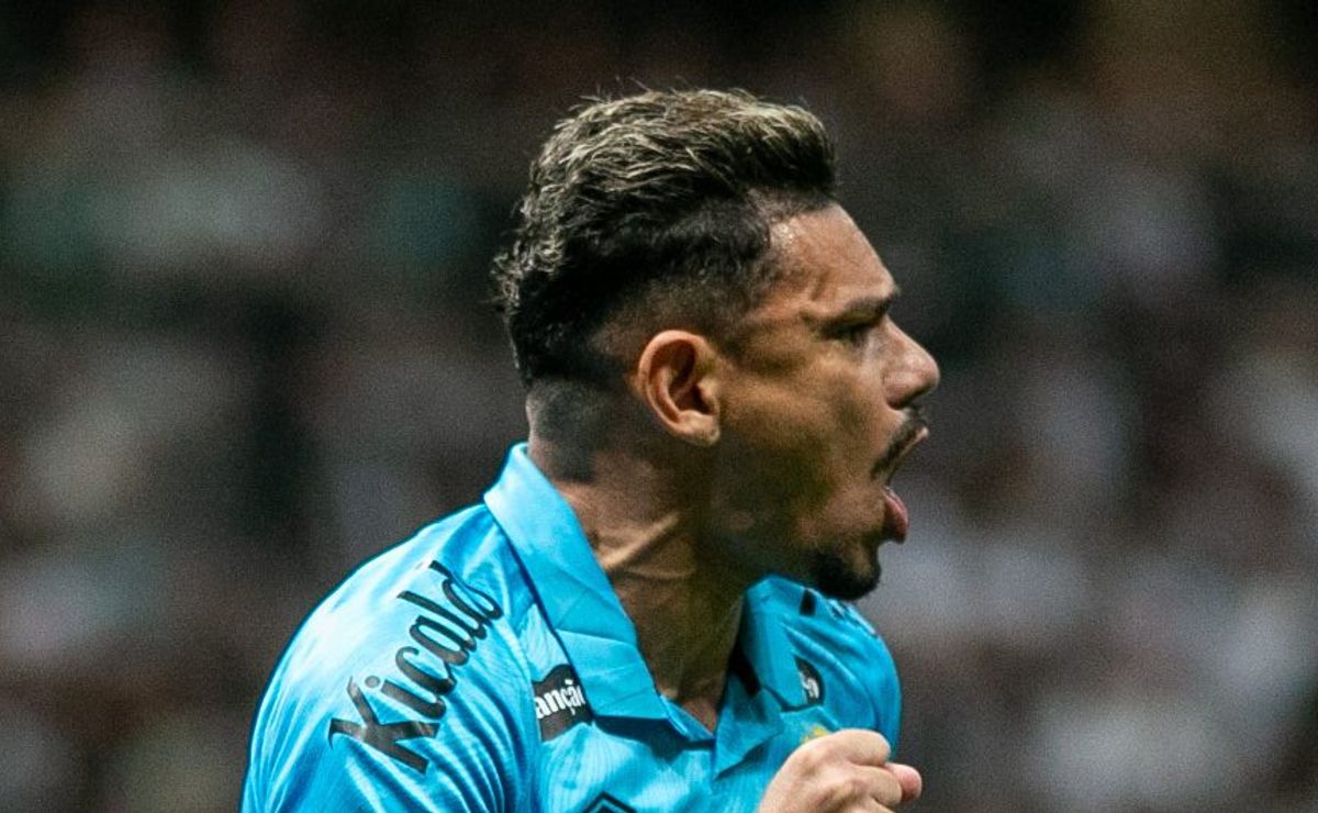 Santos não quer mais Tiquinho Soares no elenco e Remo demonstra interesse na contratação do medalhão