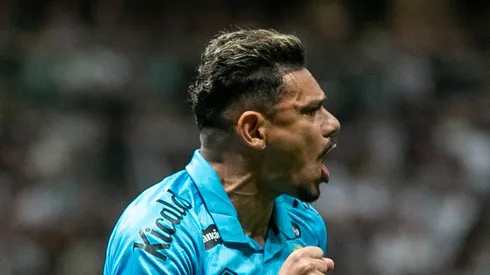 Tiquinho Soares comemorando gol contra o Galo.
