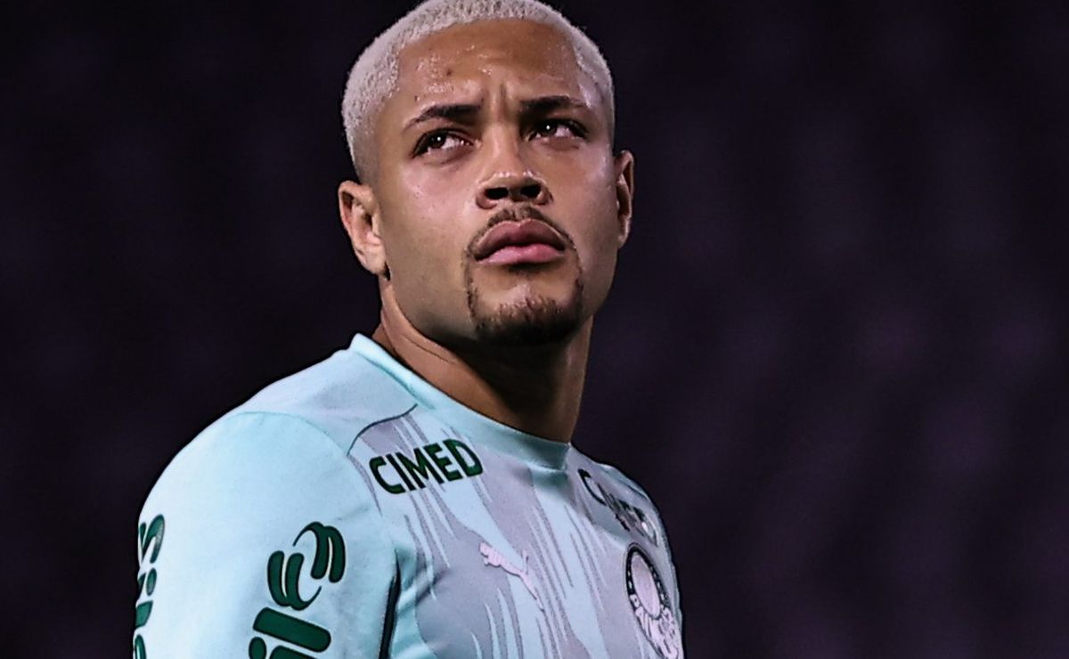 Vitor Roque tem exames detalhados após dores pelo Palmeiras e lesão é descartada