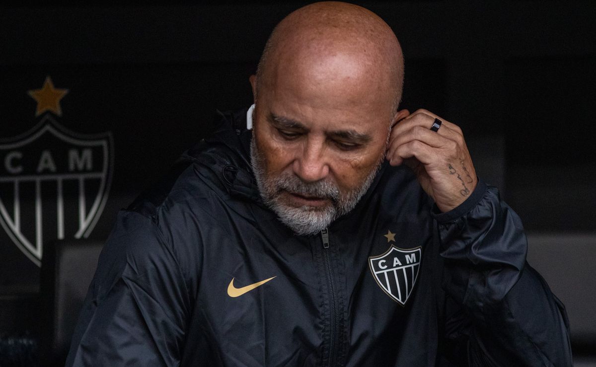 Sampaoli explica função de Hulk contra a Tombense após críticas: “Só contava com essa opção”