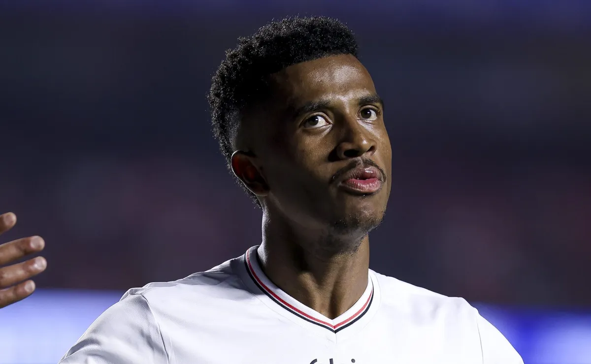 Marcos Antônio acerta salários com Flamengo; Boto pressiona São Paulo por liberação imediata