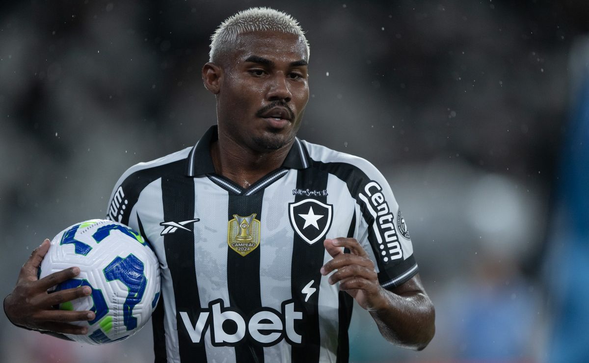 Vasco busca empréstimo de Cuiabano, campeão da Libertadores pelo Botafogo que pertence ao Nottingham Forest