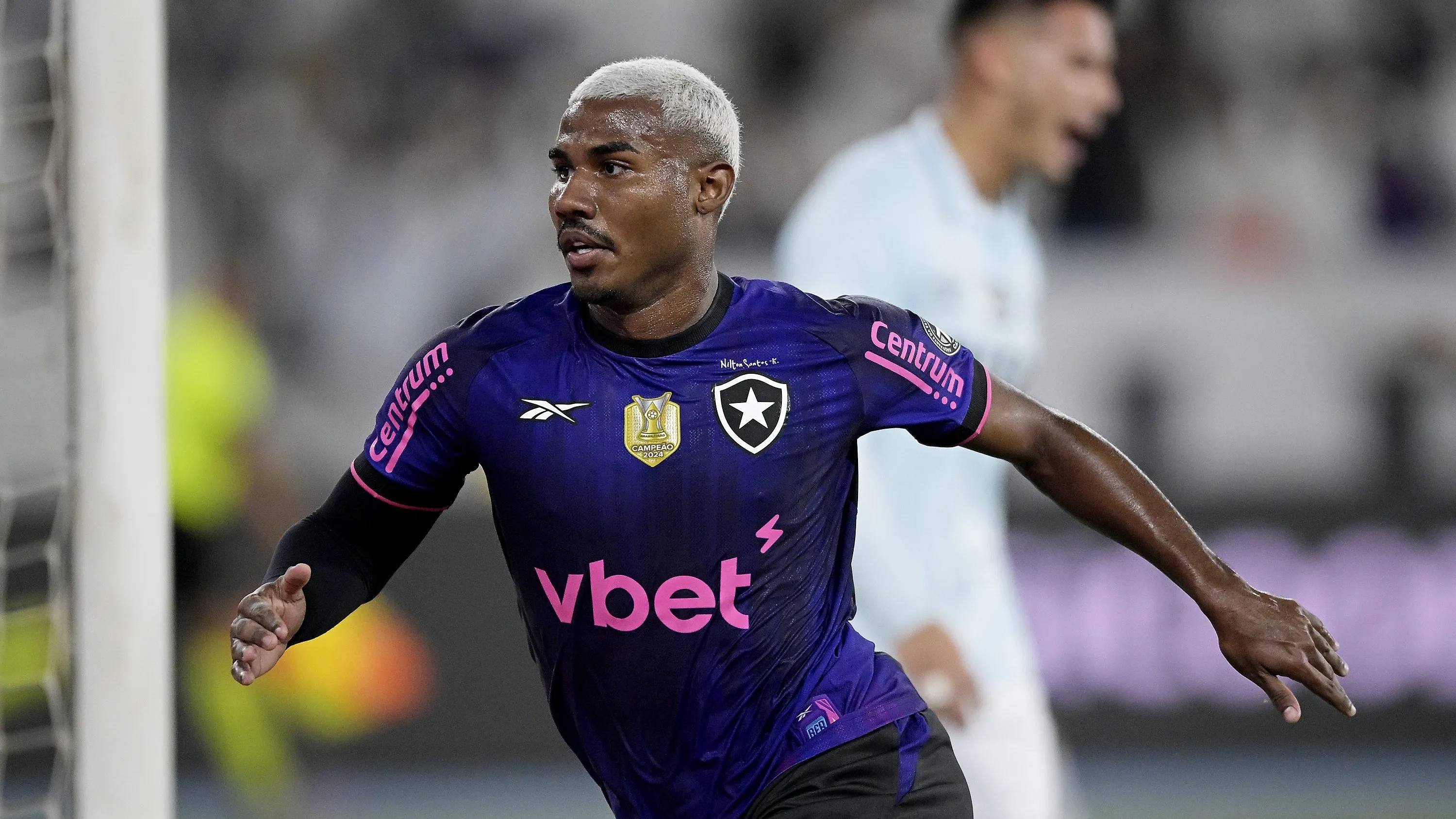 Cuiabano é um lateral bem ofensivo - Foto: Alexandre Loureiro/AGIF.