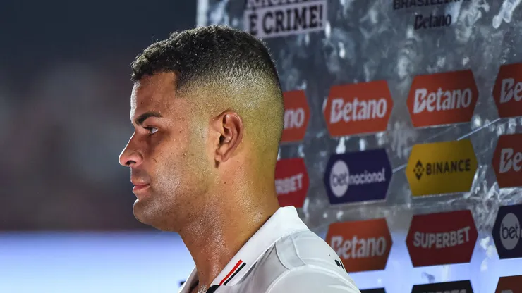 Alisson não jogou Majestoso por negociação com Corinthians; volante quer reforçar o Timão