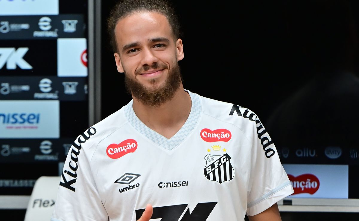 Billal Brahimi tem alto salário e isso atrapalha Santos na procura por uma negociação nos bastidores