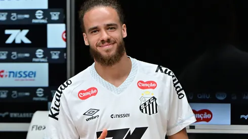 Atacante durante a apresentação no Santos FC
