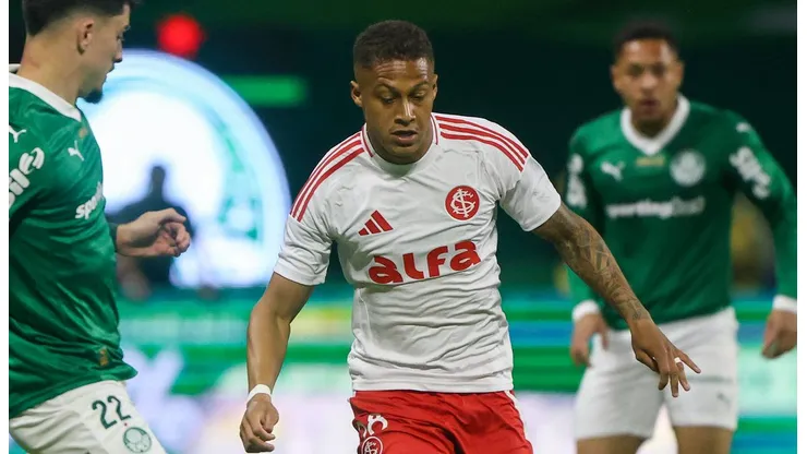 Vitinho, atacante do Inter em partida pelo campeonato brasileiro (Foto: Ricardo Duarte / Internacional)
