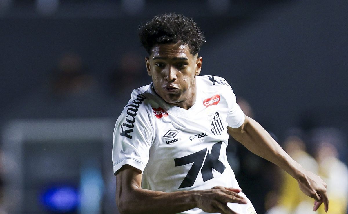Presidente do Santos admite que venda de Souza foi decisiva para evitar transferban