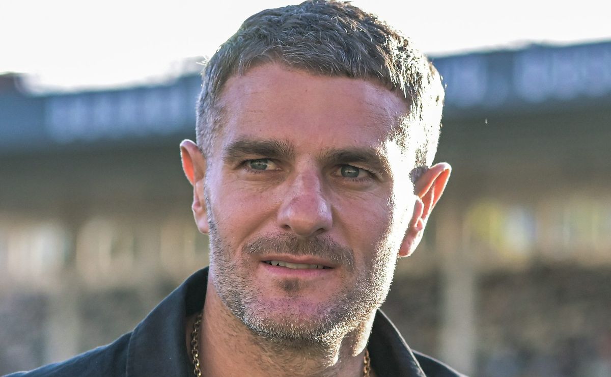 Pablo Vegetti se despede do Vasco no CT antes de seguir ao Cerro Porteño, do Paraguai