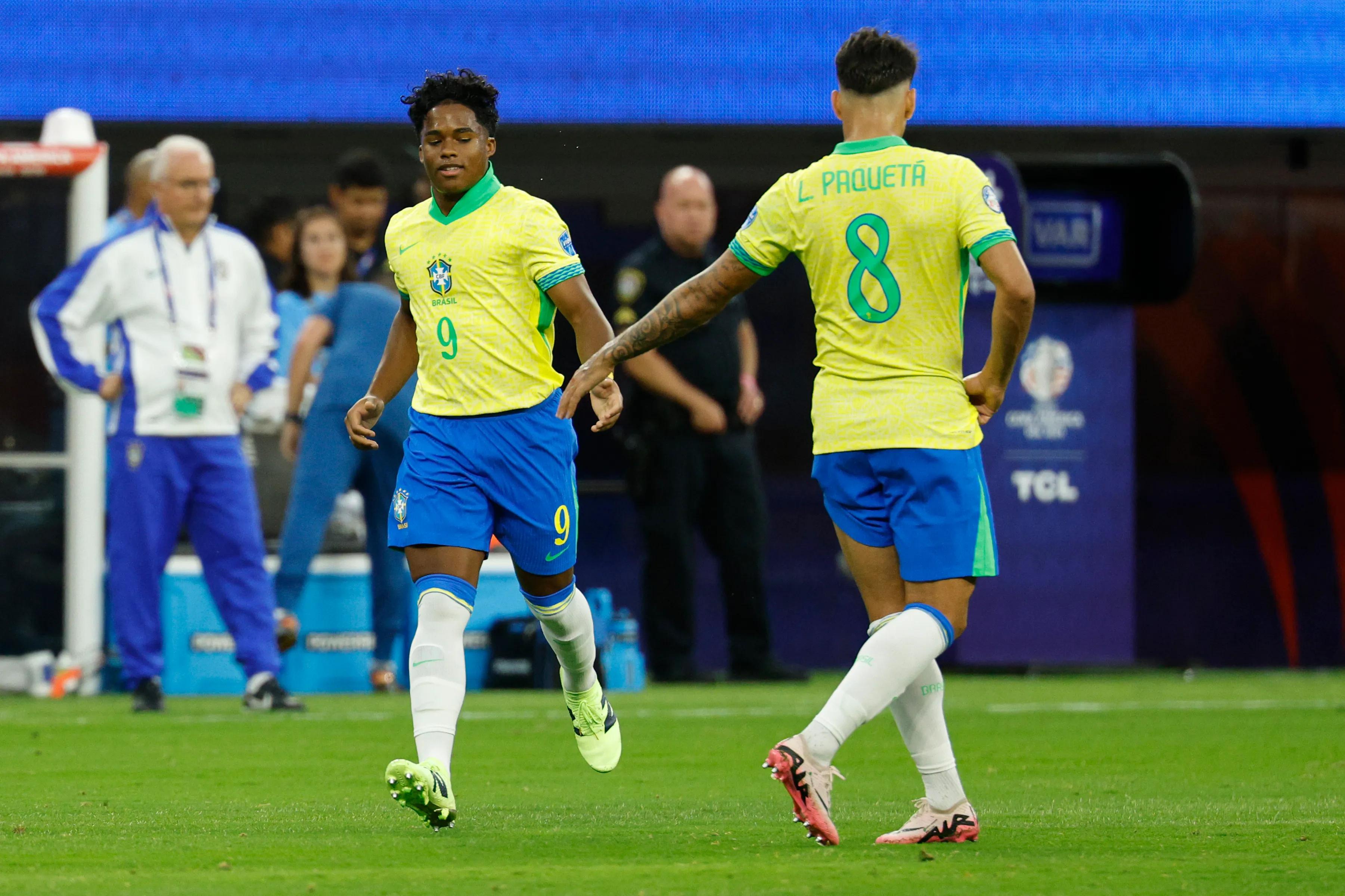 Endrick atuando pela Seleção Brasileira. (Photo by Kevork Djansezian/Getty Images)