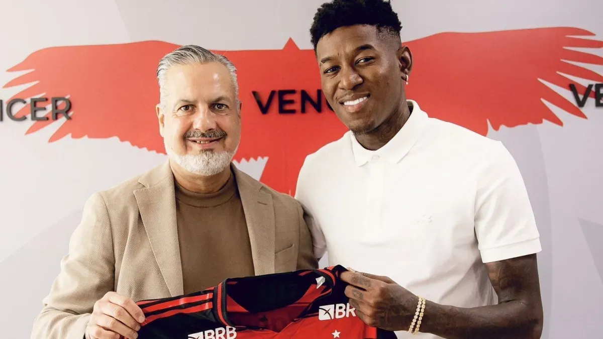 Vitão, um dos contratados pelo Mengão em 2026, pode fazer sua estreia oficial contra o Vasco – Foto: Divulgação/CRF