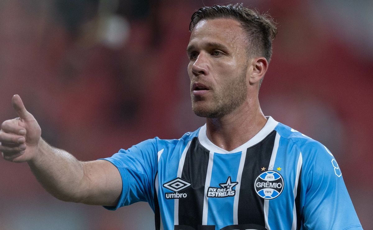 Arthur assume responsabilidade com Luís Castro e vira o meia com mais passes certos da Série A