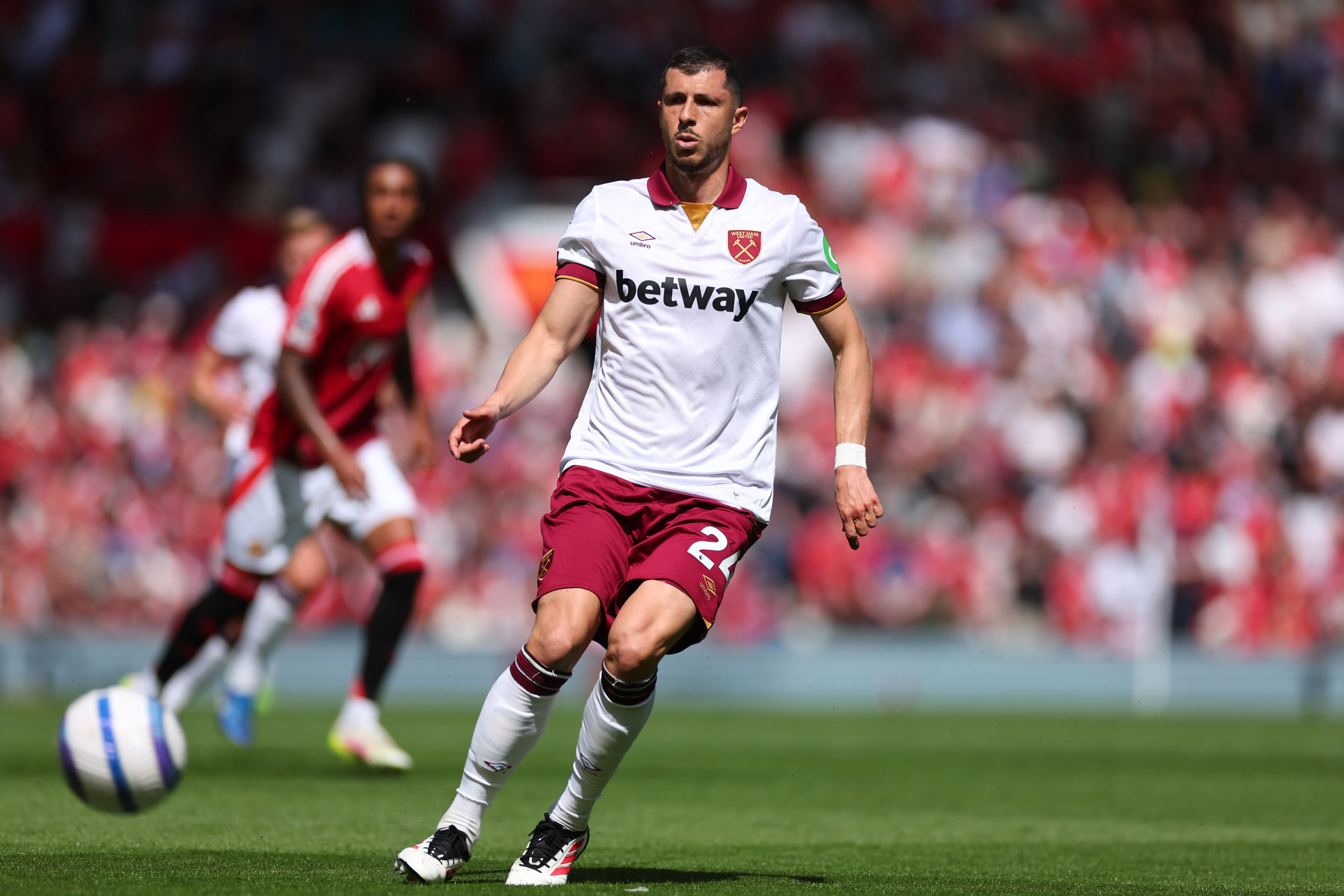 Guido Rodríguez pode deixar o West Ham na atual janela de transferências. Photo by Marc Atkins/Getty Images
