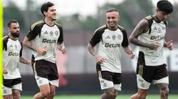 Elenco do Flamengo em treinamento no CT do Ninho do Urubu (Foto: Gilvan de Souza/Flamengo)