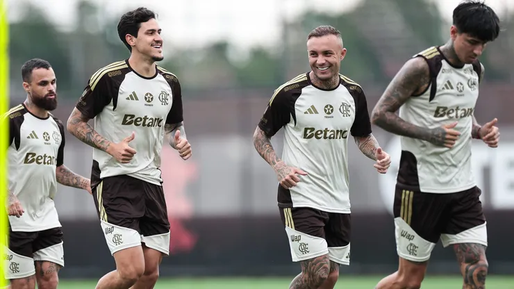 Elenco do Flamengo em treinamento no CT do Ninho do Urubu (Foto: Gilvan de Souza/Flamengo)