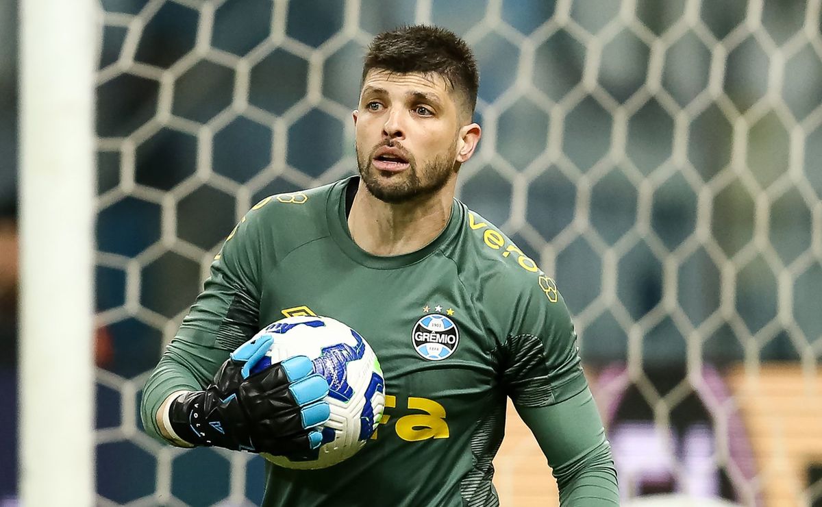 Após rescindir com o Grêmio, Tiago Volpi deve seguir na Série A em 2026