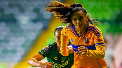 Mariza em estreia pelo novo clube – Foto: Divulgação Oficial/Instagram @clubtigresfemenil

