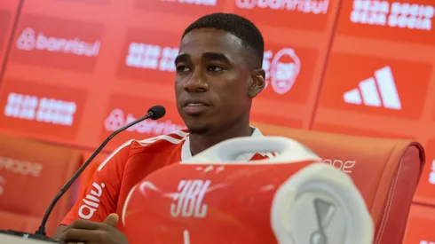 Félix Torres chega com autoridade e aborda participação no GreNal