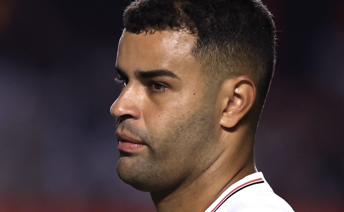 Corinthians impõe prazo final por Alisson e quer definir negociação ainda nesta semana