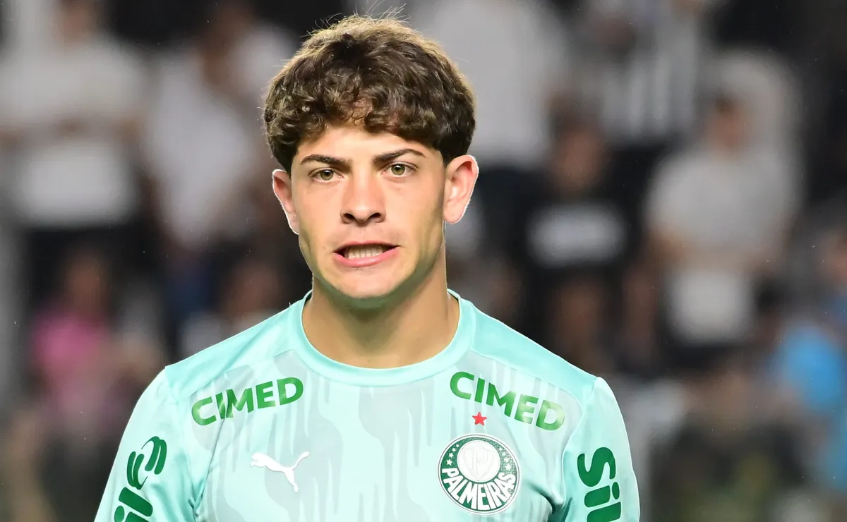 Palmeiras planeja até quatro saídas antes de ir ao mercado por reforços