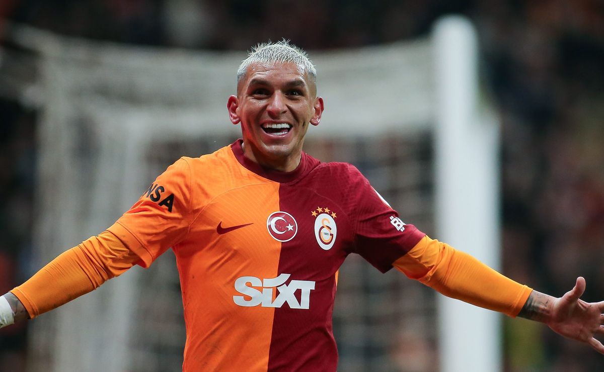 Lucas Torreira encerra novela com o Atlético-MG e revela que não irá deixar o Galatasaray: “Estou feliz”