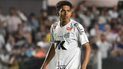 SP - SANTOS - 01/10/2025 - BRASILEIRO A 2025, SANTOS X GREMIO - Souza jogador do Santos durante partida contra o Gremio no estadio Vila Belmiro pelo campeonato Brasileiro A 2025. Foto: Jota Erre/AGIF