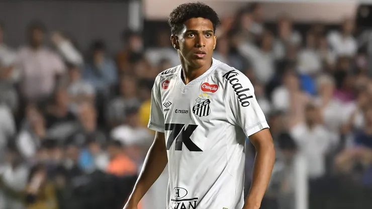 SP - SANTOS - 01/10/2025 - BRASILEIRO A 2025, SANTOS X GREMIO - Souza jogador do Santos durante partida contra o Gremio no estadio Vila Belmiro pelo campeonato Brasileiro A 2025. Foto: Jota Erre/AGIF